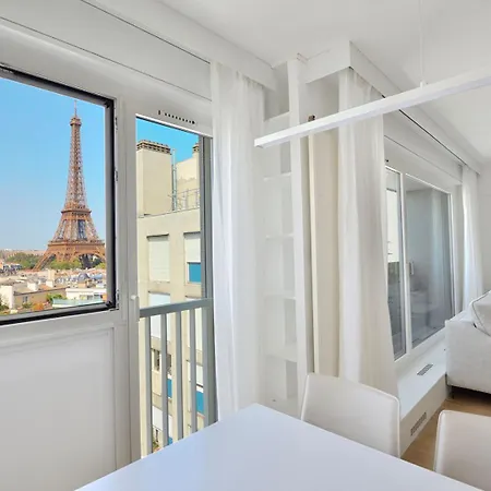 Apartment The Eiffel Tower - A Luxurious With Breathtaking Views Of The Eiffel Tower *